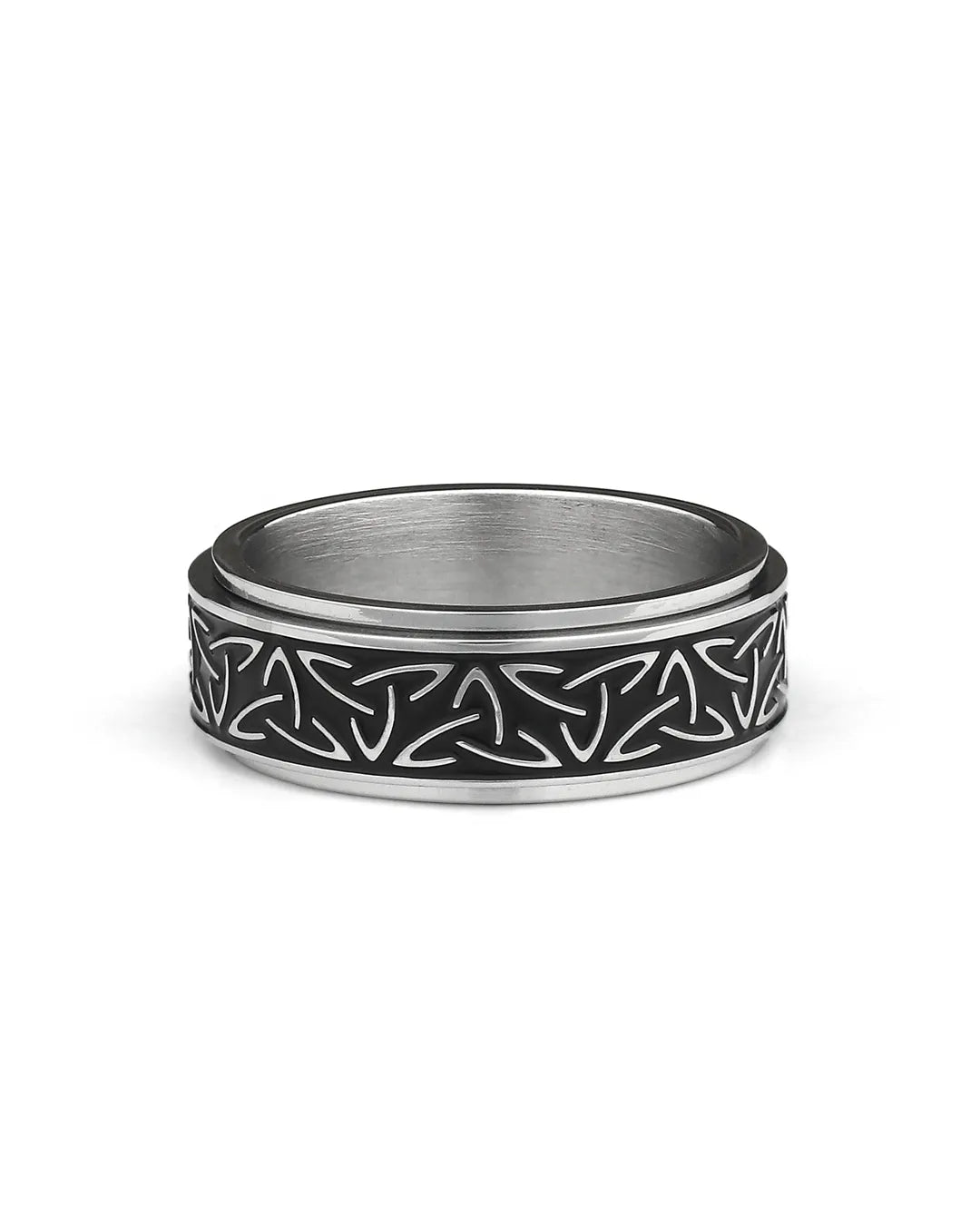 8mm spinner ring silver celtic knot pattern close up