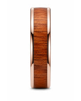 Side profile of a men’s ring featuring a reddish-brown wood inlay and polished rose gold edges.